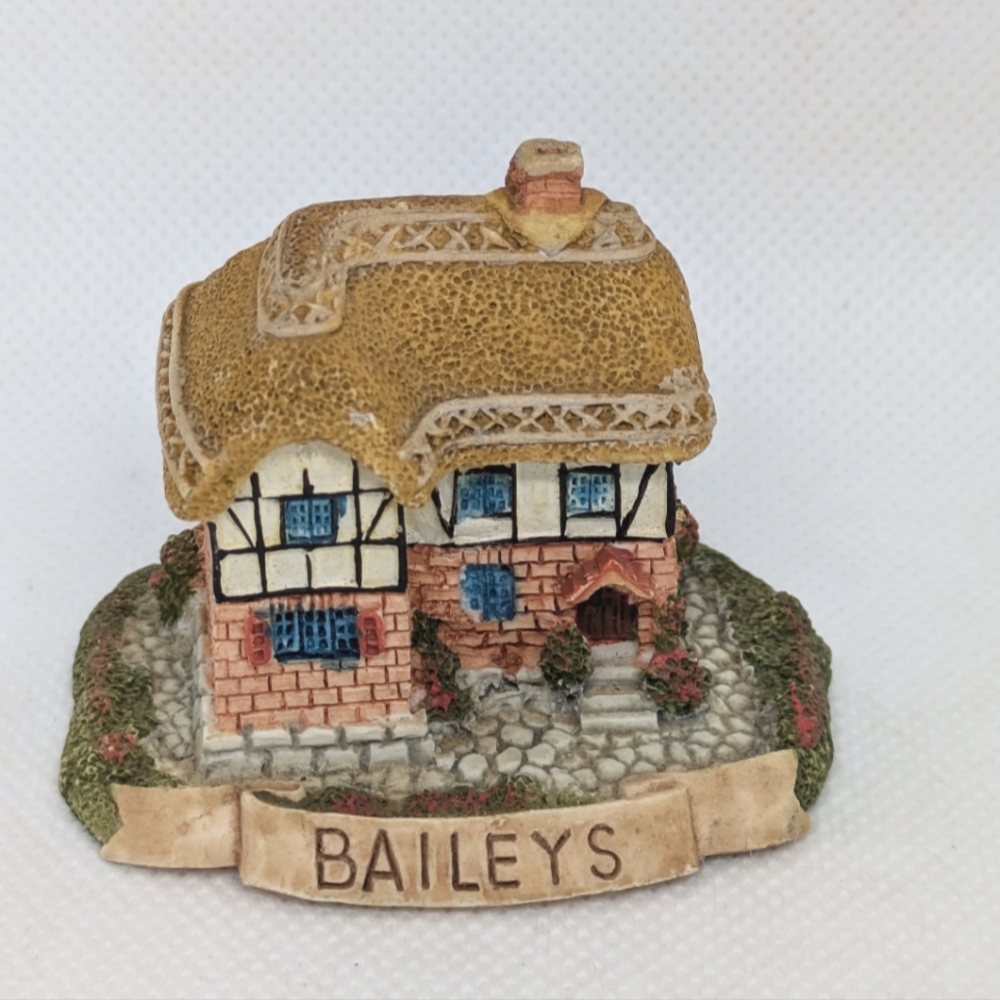 Baileys Charming Miniature Thatched Cottage House Figurine 1990's Collectible